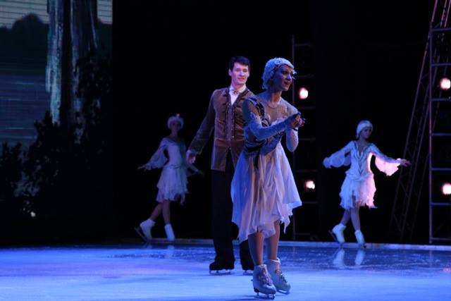 Swan Lake On Ice